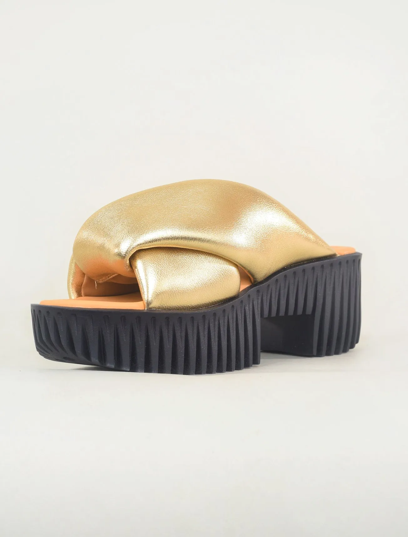 Plia Anda Sandal, Gold