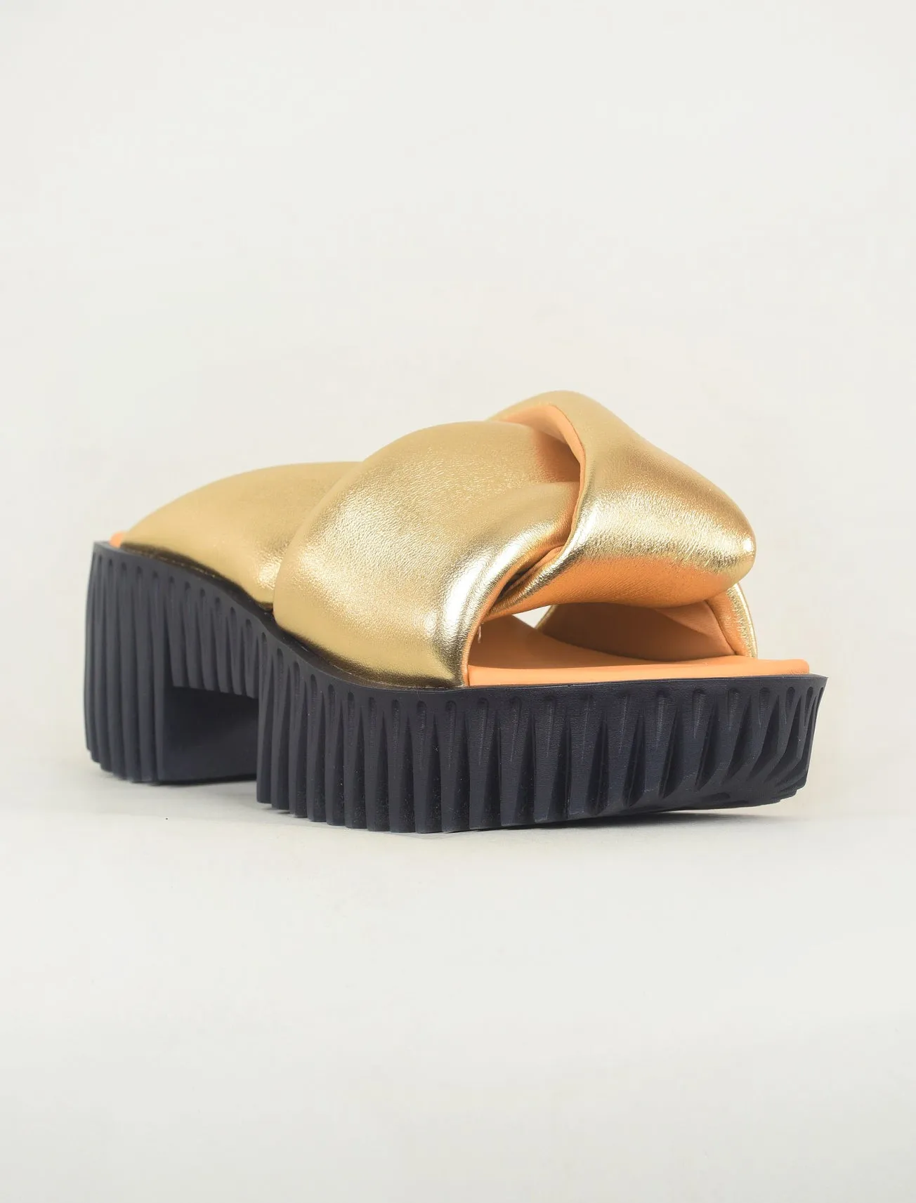 Plia Anda Sandal, Gold