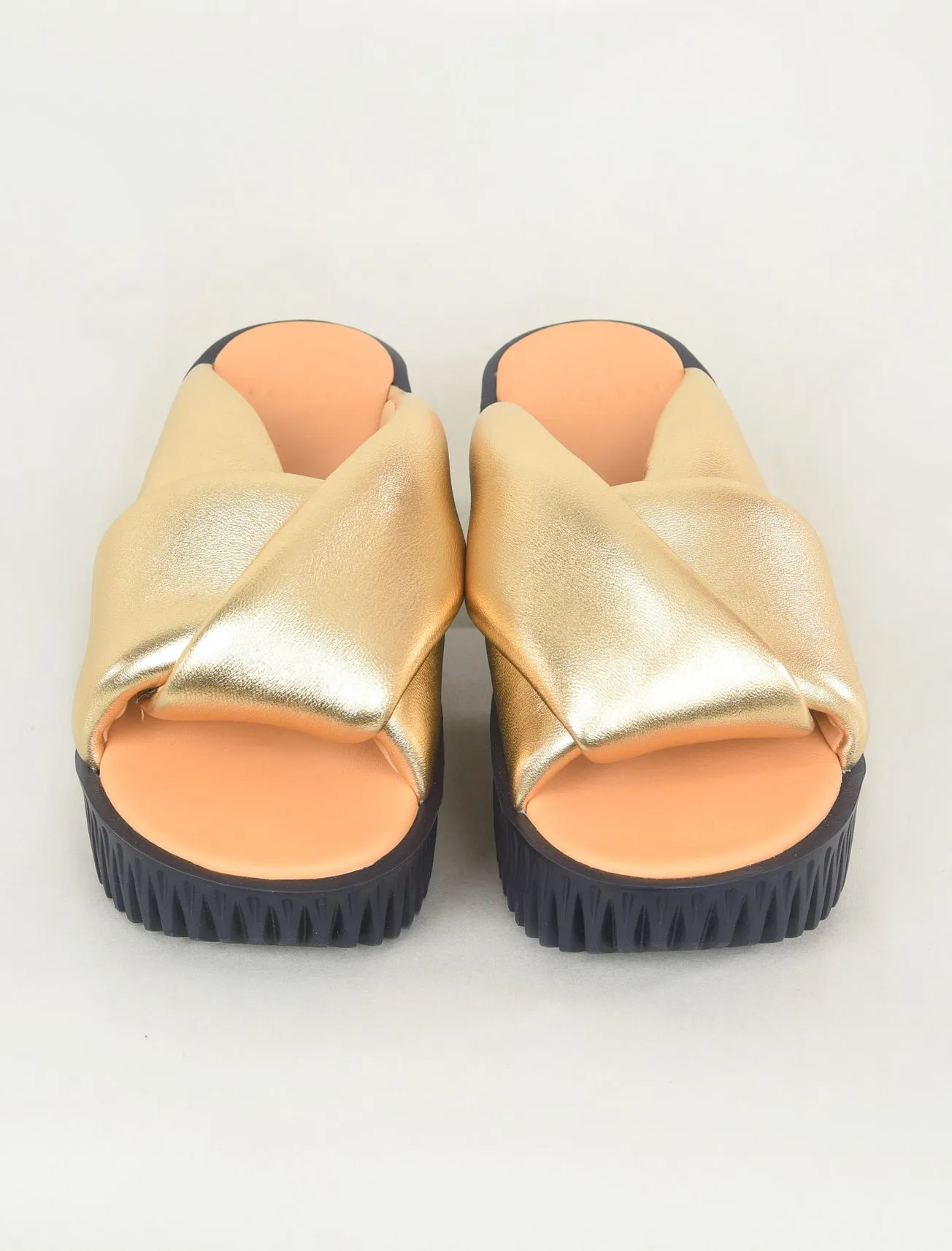 Plia Anda Sandal, Gold