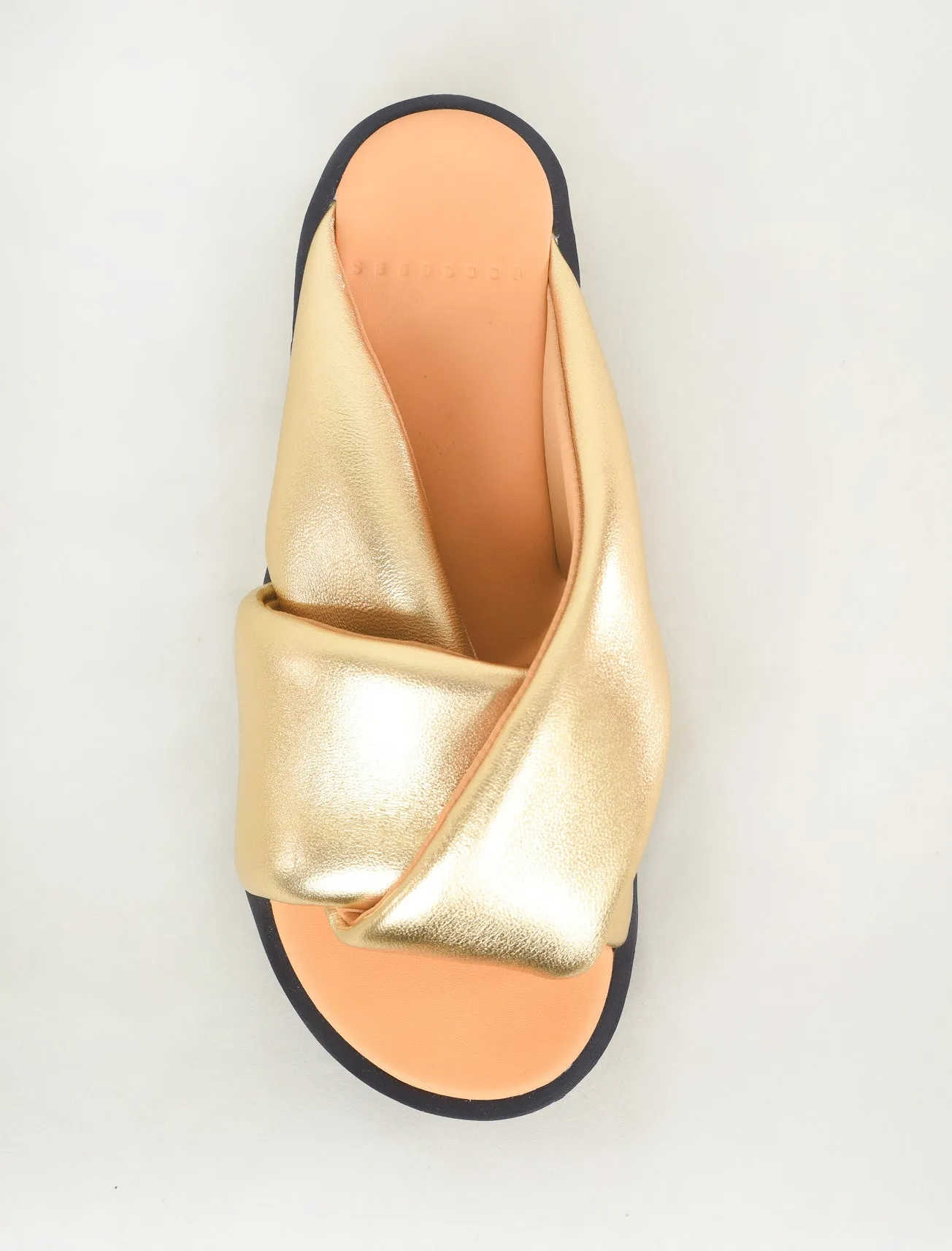 Plia Anda Sandal, Gold